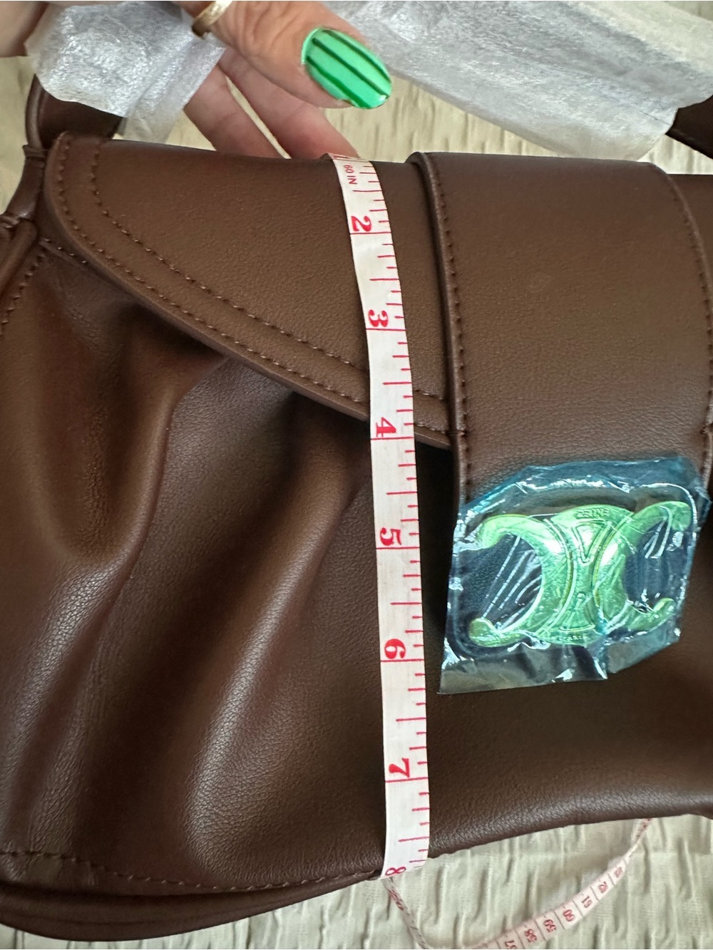 Women's Leather Shoulder Bag in Deep chocolate with Gold Hardware not authentic. - Picture 5 of 5